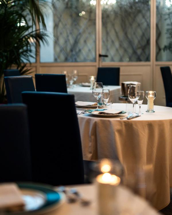 A detail of the carefully curated ambiance at the Fuor d'acqua Restaurant, an invitation to discover a unique culinary experience in the heart of Florence